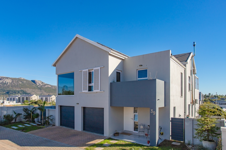 4 Bedroom Property for Sale in Mountain Crest Private Estate Western Cape